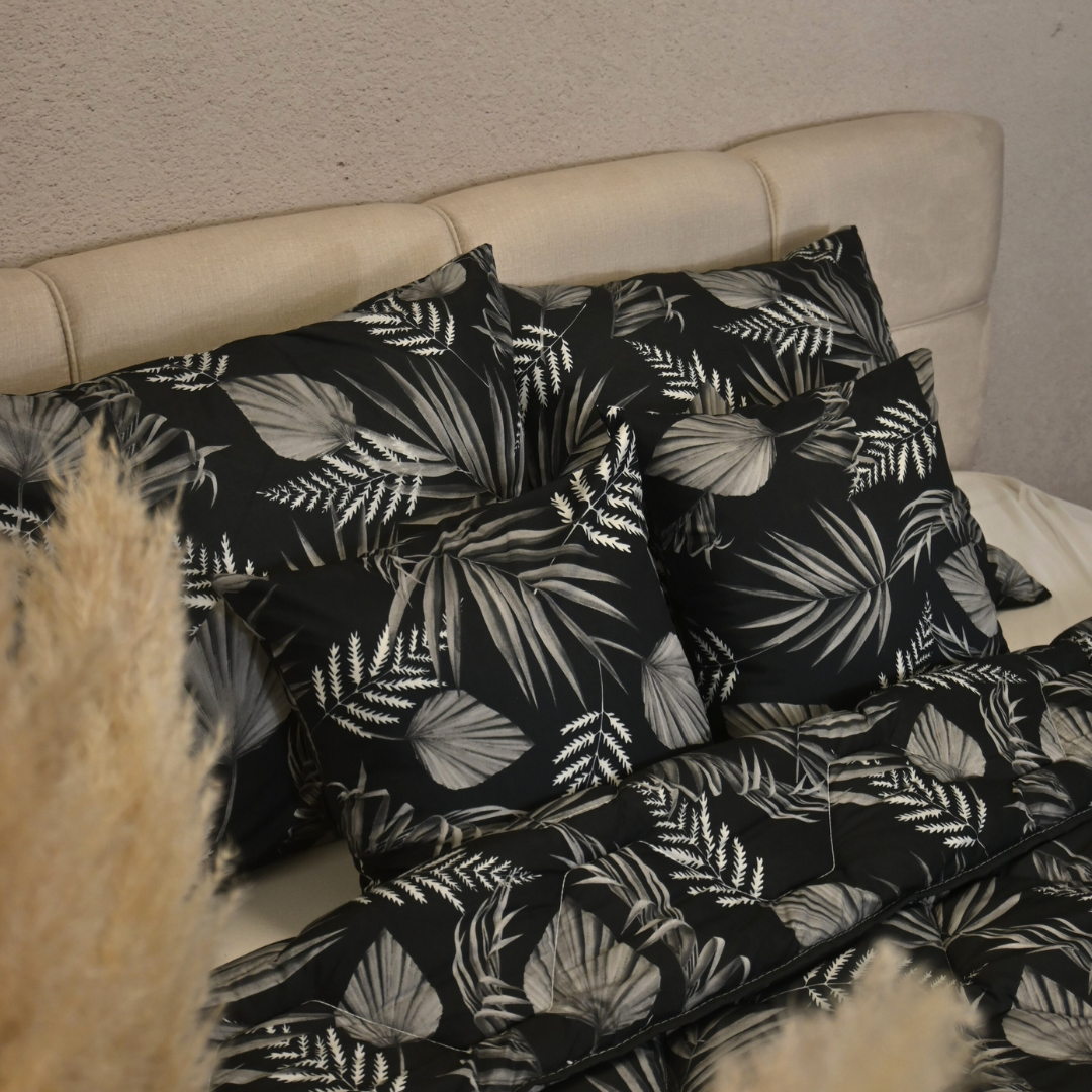 Thehappybed 4-delige Sierkussen Bundel | Kussens + Slopen | Black Leaves | 45x45 cm