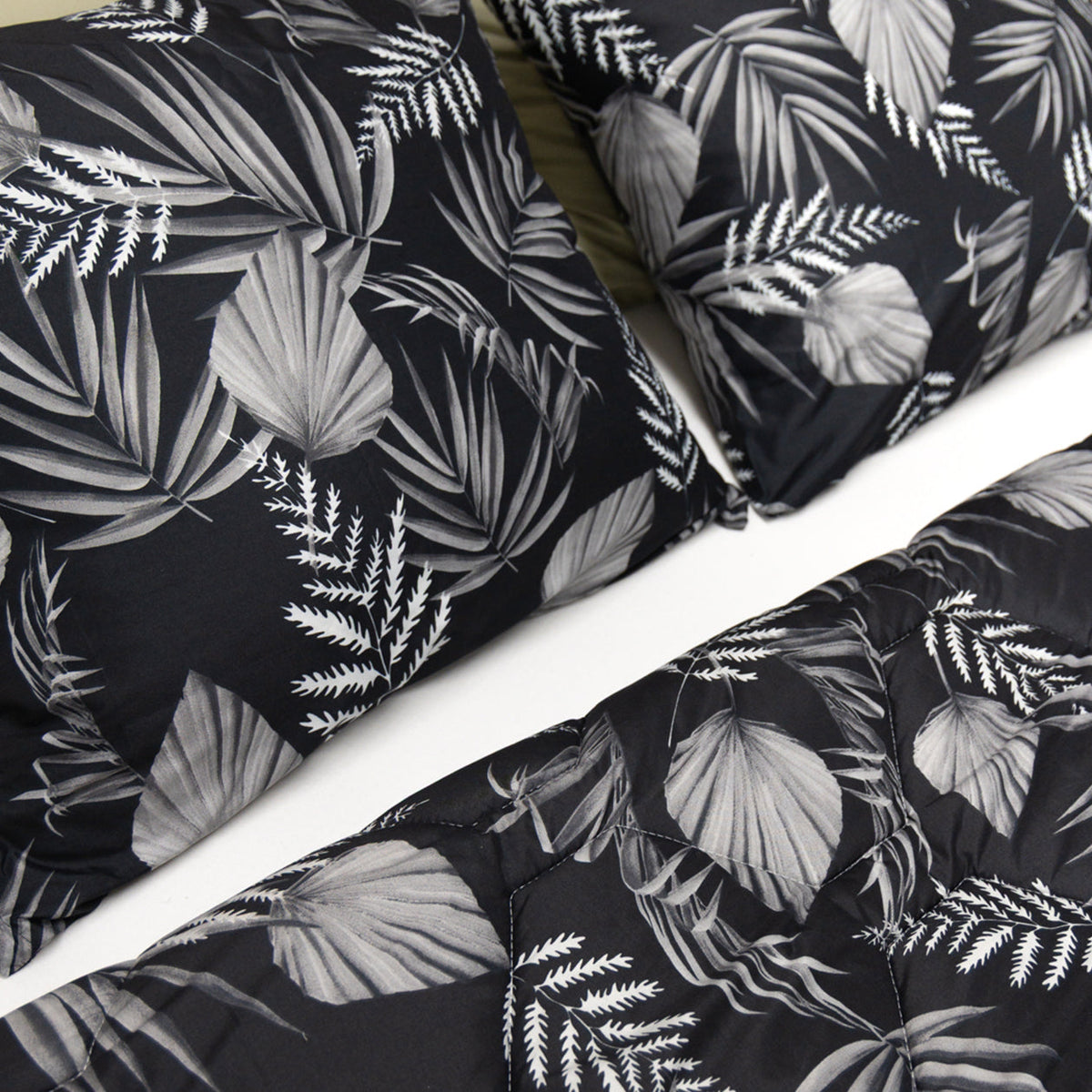 Summer sale bundel | Black Leaves | Wasbaar dekbed