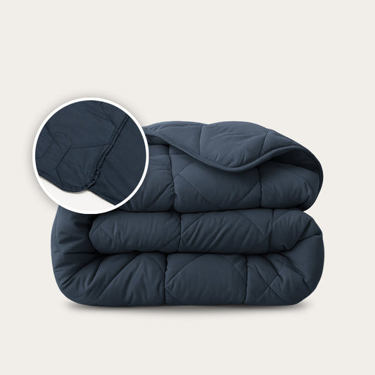 Thehappybed Dark Blue dekbed voor het hele jaar met instopstrook, hypoallergeen en sneldrogend in luxe microvezel