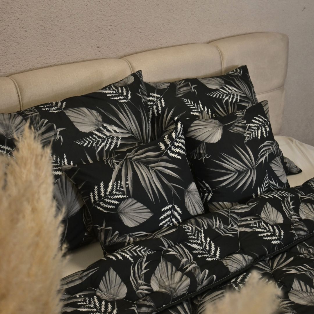 Thehappybed Sierkussensloop | Black Leaves | Set van 2