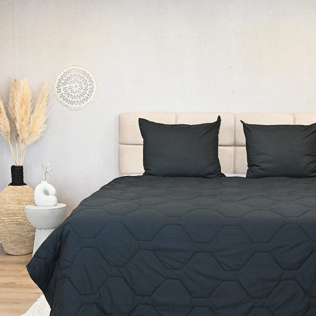 Thehappybed bestseller bundel – Set van 3 (Black Leaves, Taupe & Black) - Incl. kussenslopen (60x70 cm) - Dekbedden voor het hele jaar