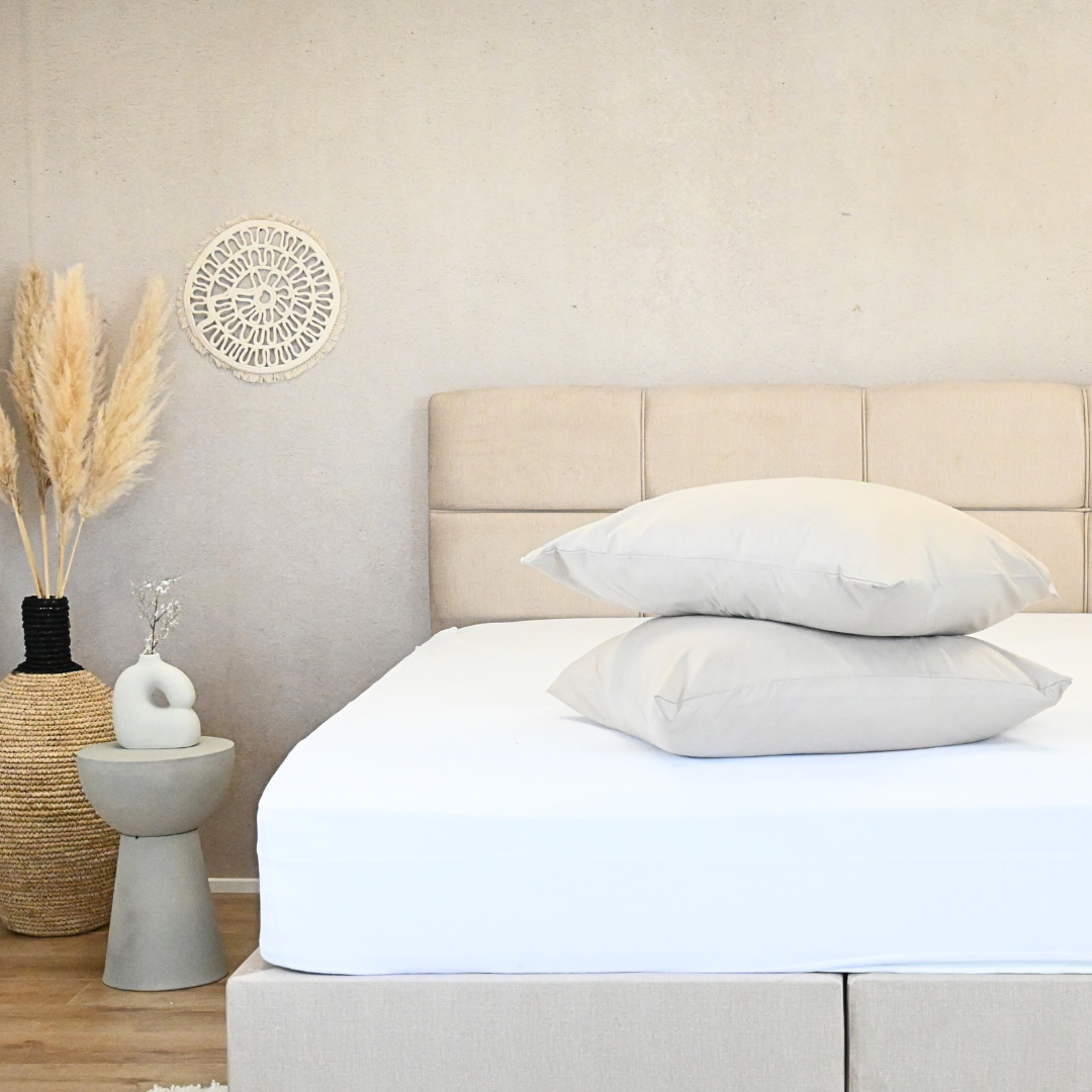 Thehappybed bestseller bundel - Taupe + Black Leaves met instopstrook – Set van 2 - Incl. kussenslopen (60x70 cm) - Dekbedden voor het hele jaar