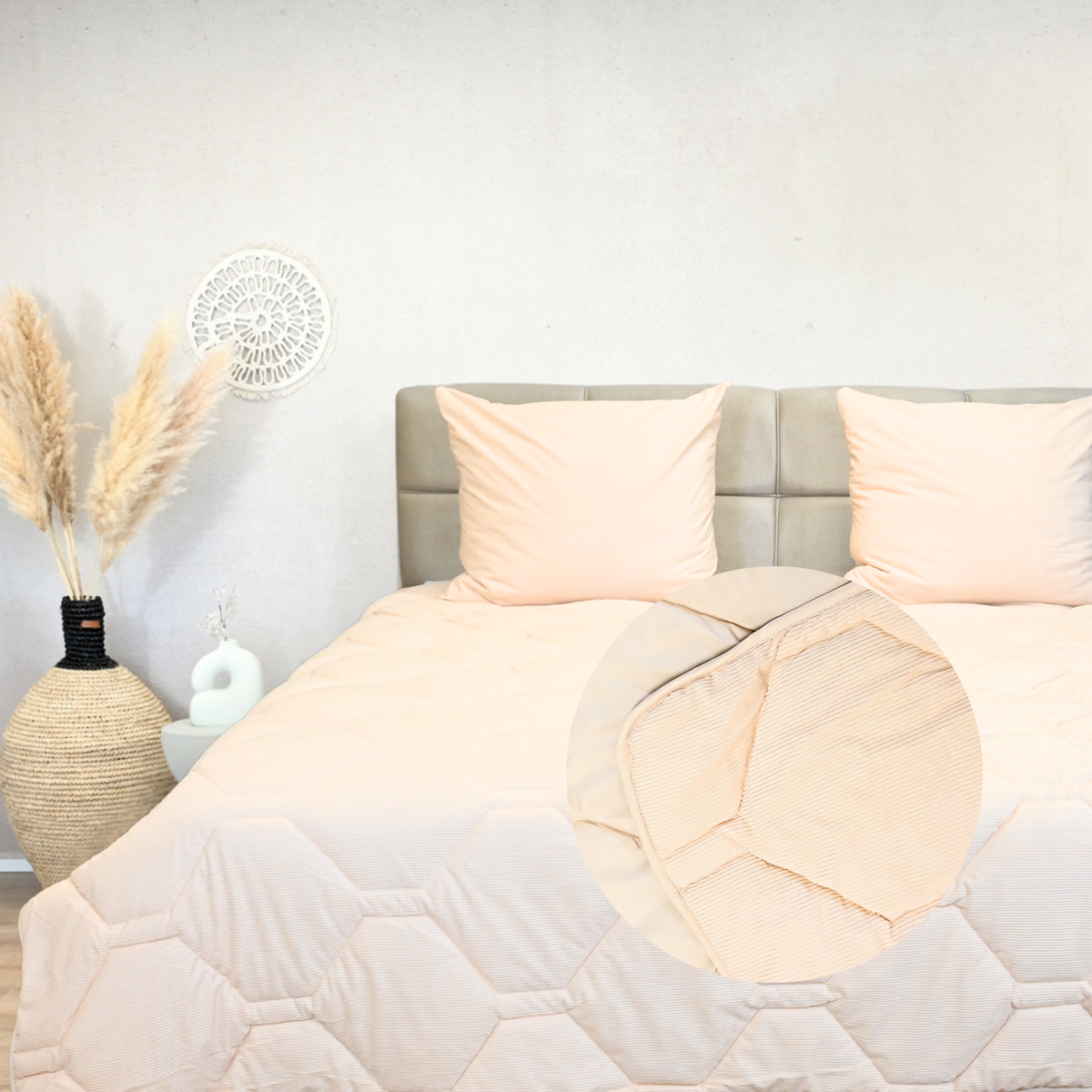 Soft peach Thehappybed Corduroy summer duvet on bed with pillows, featuring breathable microfibers.